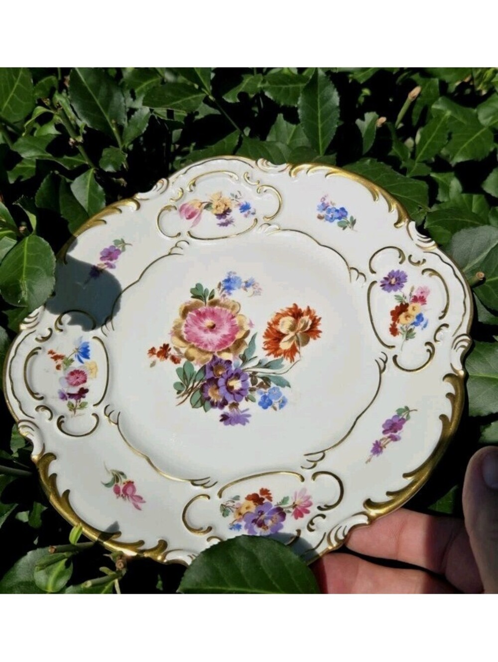 1 Floral Hutschenreuther Selb 8" Salad Luncheon Plate Embossed Gold Trim Bavaria